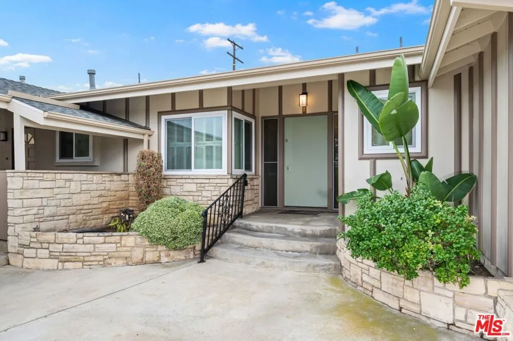 6204 S Corning Avenue Los Angeles, CA 90056