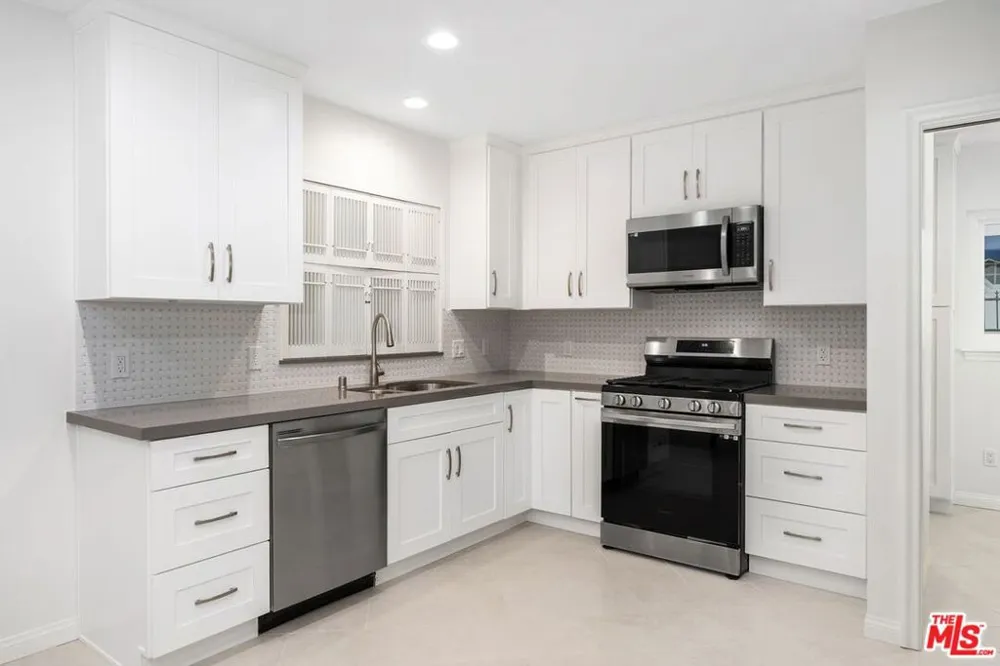 6204 S Corning Avenue Los Angeles, CA 90056