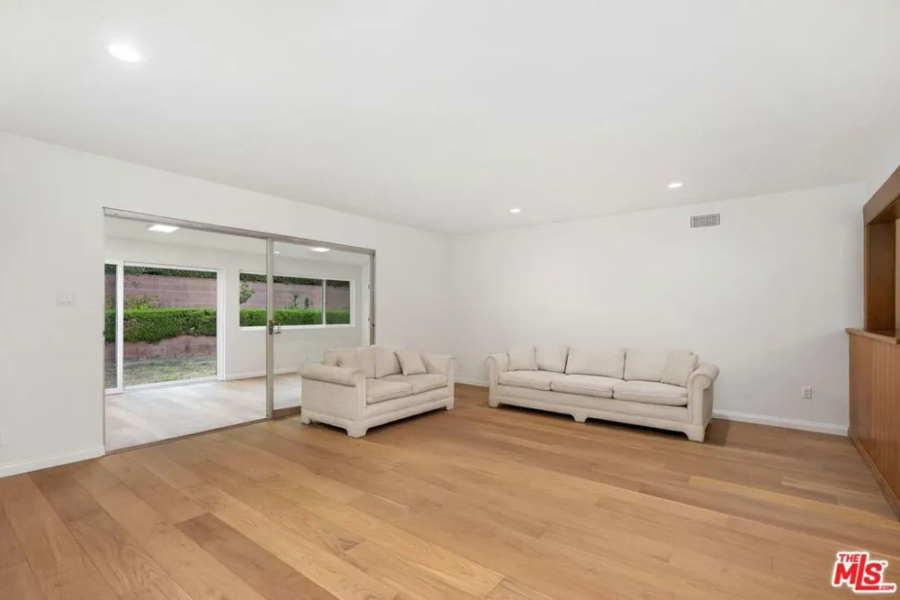 6204 S Corning Avenue Los Angeles, CA 90056