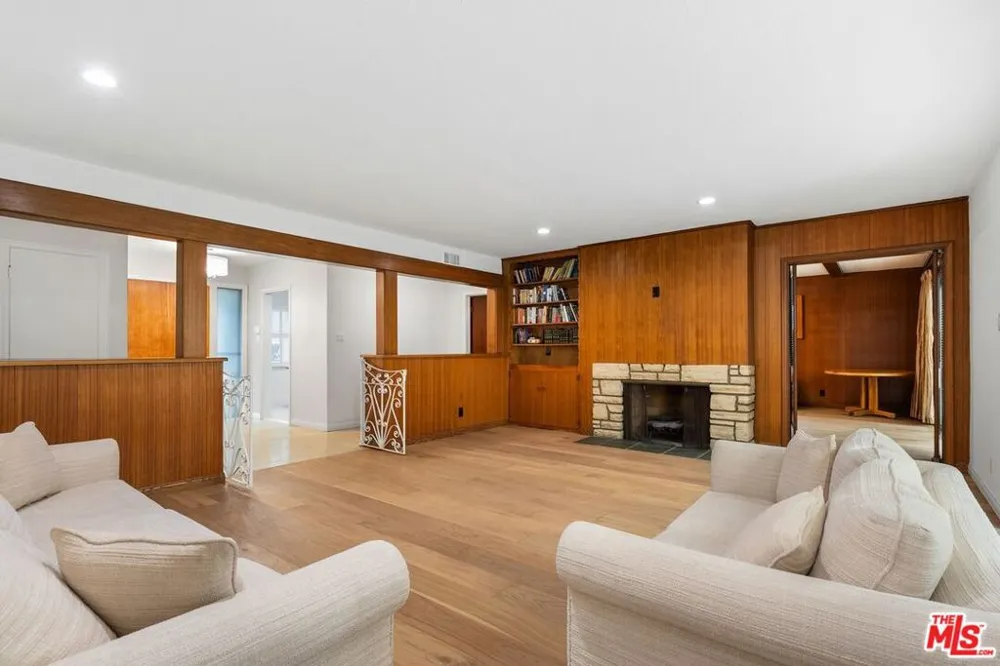 6204 S Corning Avenue Los Angeles, CA 90056