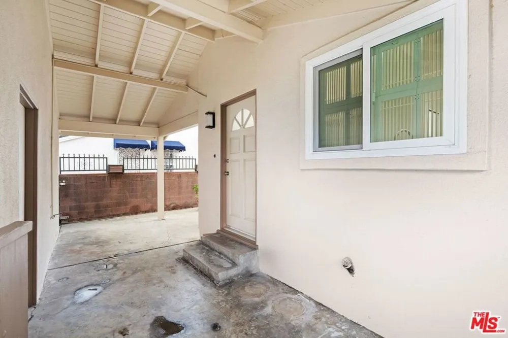 6204 S Corning Avenue Los Angeles, CA 90056