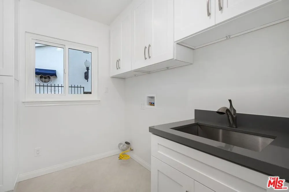 6204 S Corning Avenue Los Angeles, CA 90056