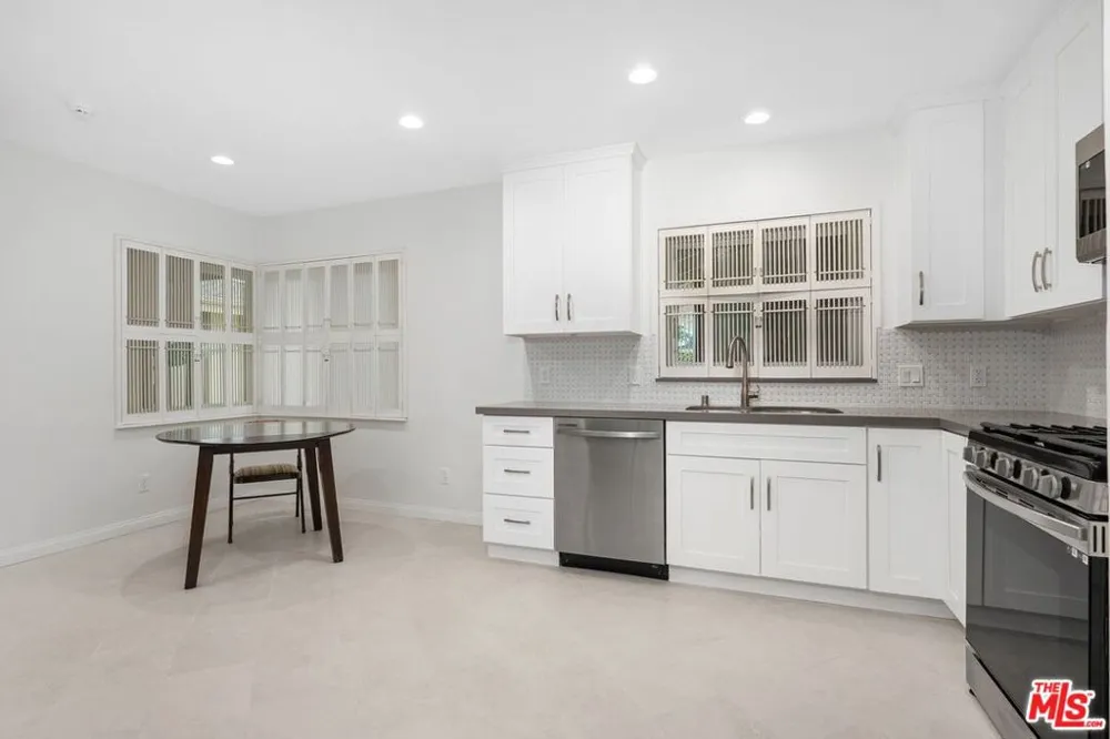6204 S Corning Avenue Los Angeles, CA 90056