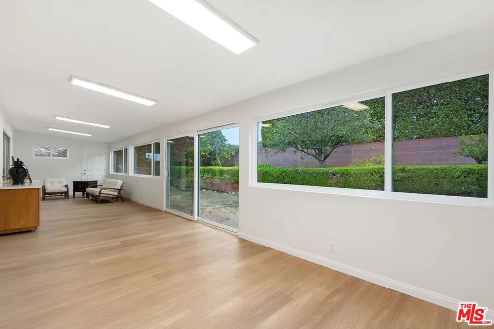 6204 S Corning Avenue Los Angeles, CA 90056