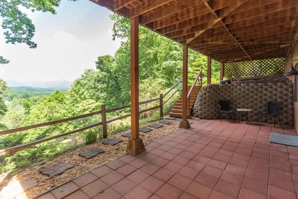 Dowdle Mountain Road Franklin, NC 28734