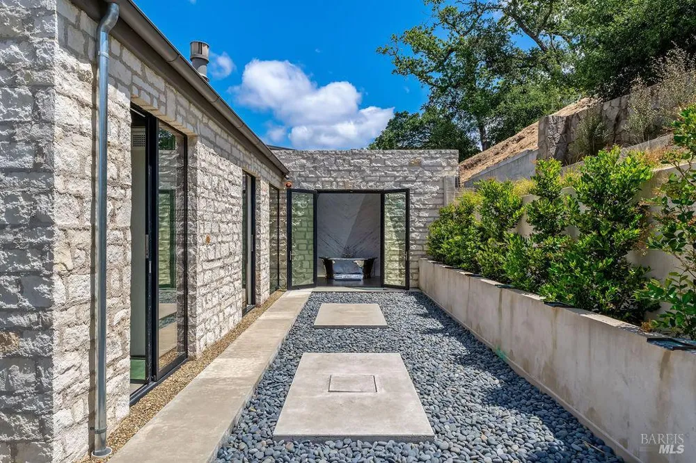 5366 Linda Lane Santa Rosa, CA 95404