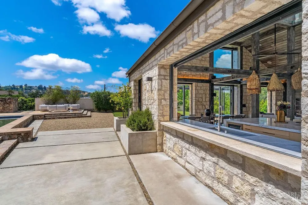 5366 Linda Lane Santa Rosa, CA 95404