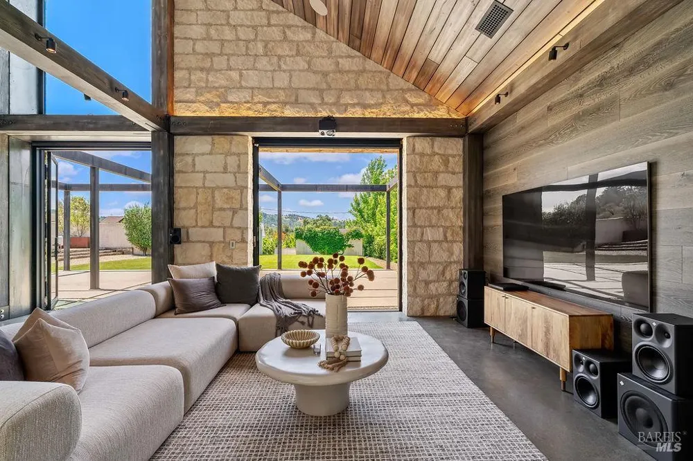 5366 Linda Lane Santa Rosa, CA 95404