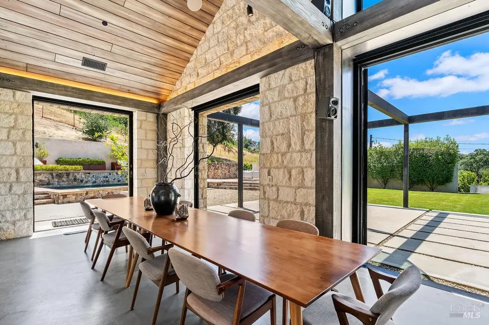 5366 Linda Lane Santa Rosa, CA 95404