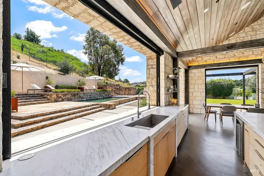 5366 Linda Lane Santa Rosa, CA 95404