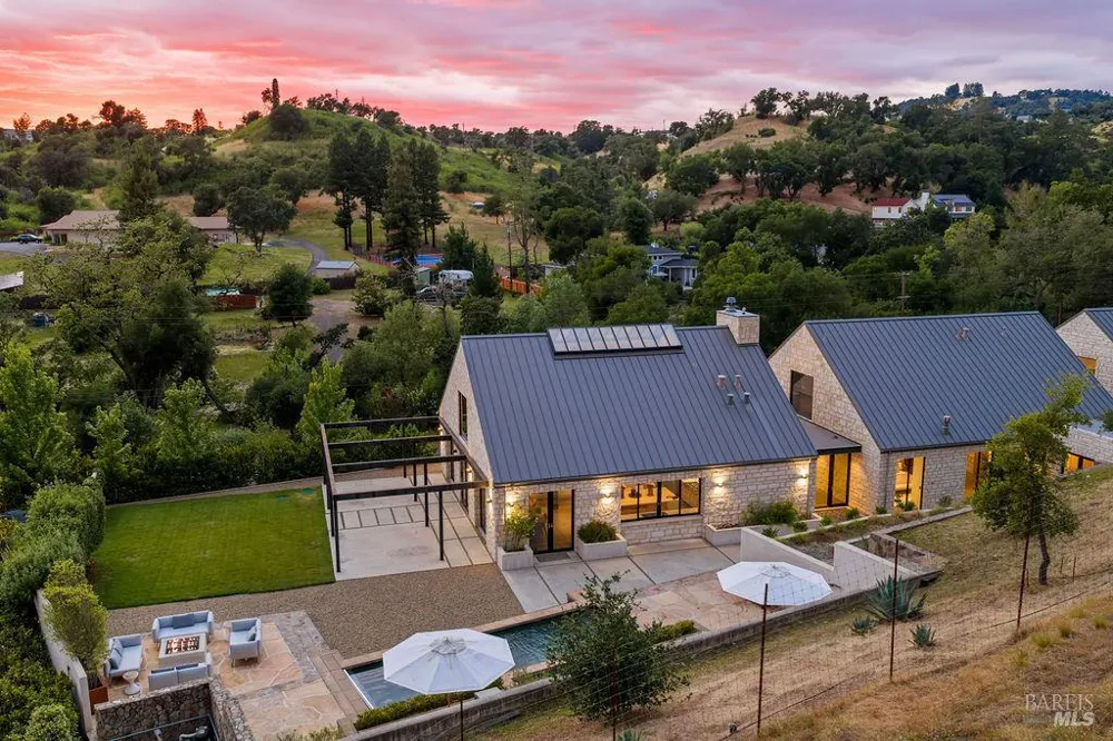 5366 Linda Lane Santa Rosa, CA 95404