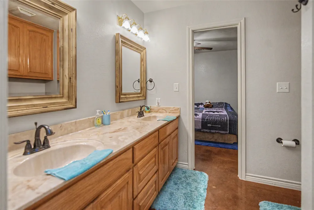 835 Wood Hollow Drive Weatherford, TX 76087