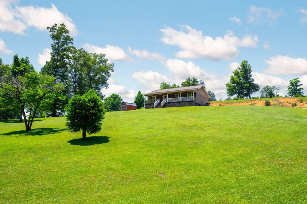 8851 Ra Griffith Highway Whitwell, TN 37397