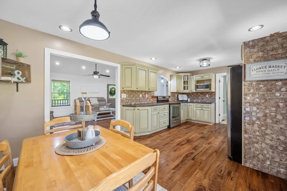 8851 Ra Griffith Highway Whitwell, TN 37397