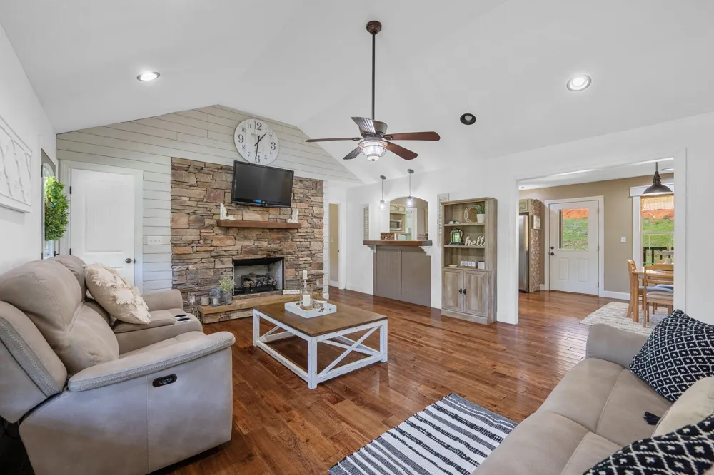 8851 Ra Griffith Highway Whitwell, TN 37397