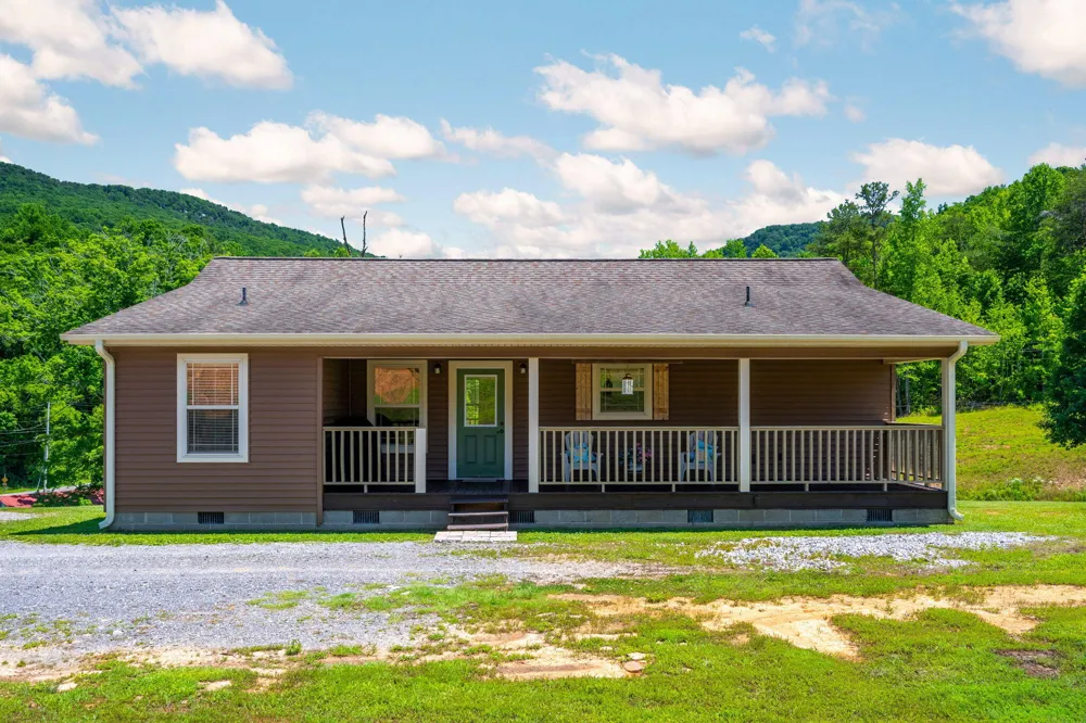 8851 Ra Griffith Highway Whitwell, TN 37397