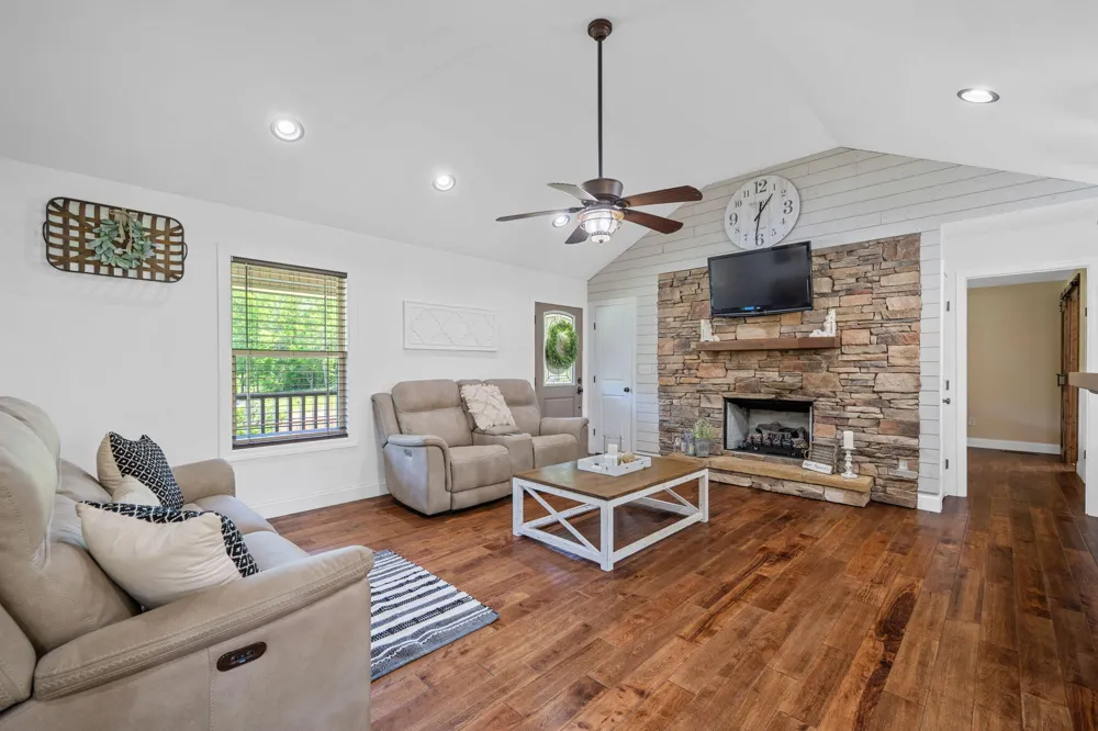 8851 Ra Griffith Highway Whitwell, TN 37397