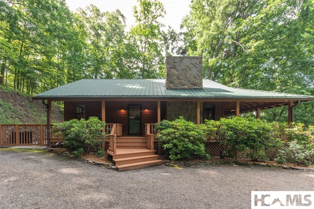 1424 Dowdle Mountain Road Franklin, NC 28734