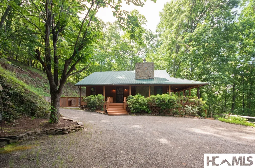 1424 Dowdle Mountain Road Franklin, NC 28734