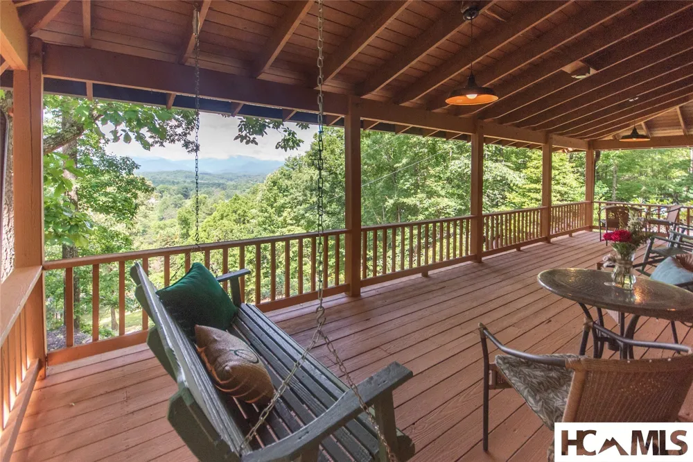 1424 Dowdle Mountain Road Franklin, NC 28734