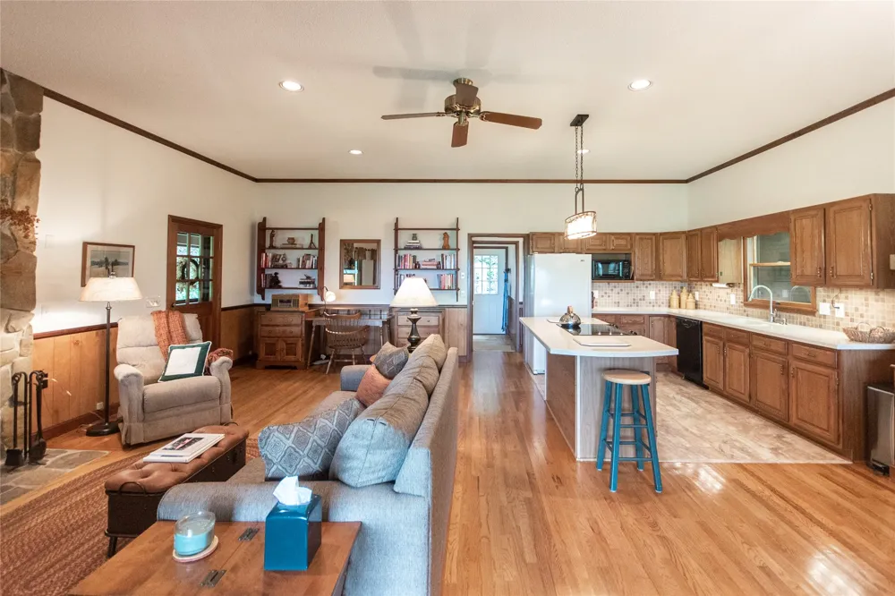 1424 Dowdle Mountain Road Franklin, NC 28734