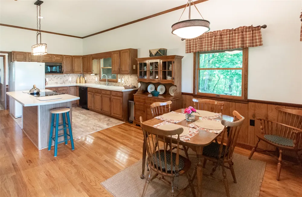 1424 Dowdle Mountain Road Franklin, NC 28734