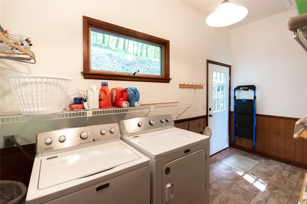 1424 Dowdle Mountain Road Franklin, NC 28734