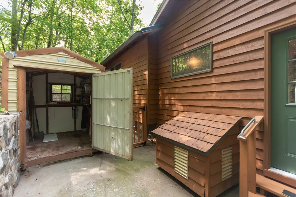1424 Dowdle Mountain Road Franklin, NC 28734