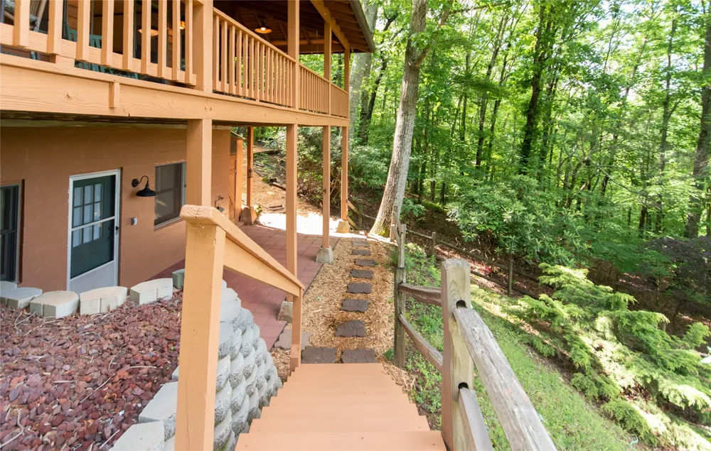 1424 Dowdle Mountain Road Franklin, NC 28734