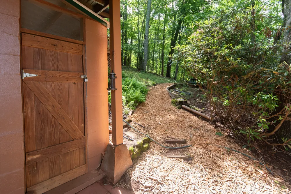 1424 Dowdle Mountain Road Franklin, NC 28734