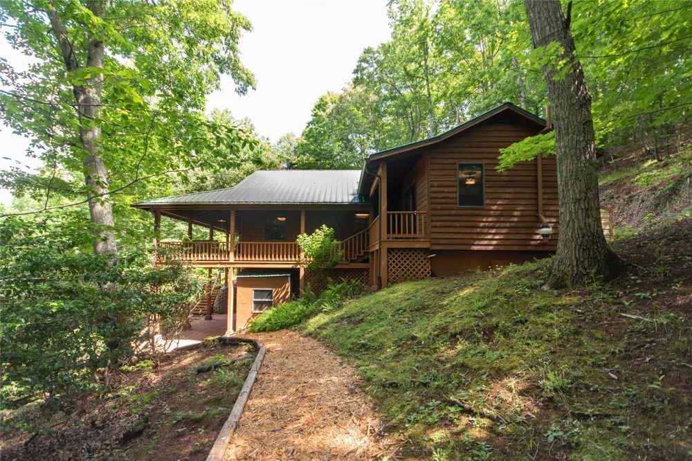 1424 Dowdle Mountain Road Franklin, NC 28734