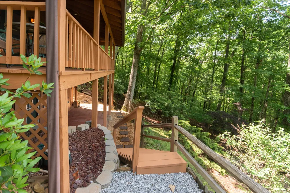 1424 Dowdle Mountain Road Franklin, NC 28734