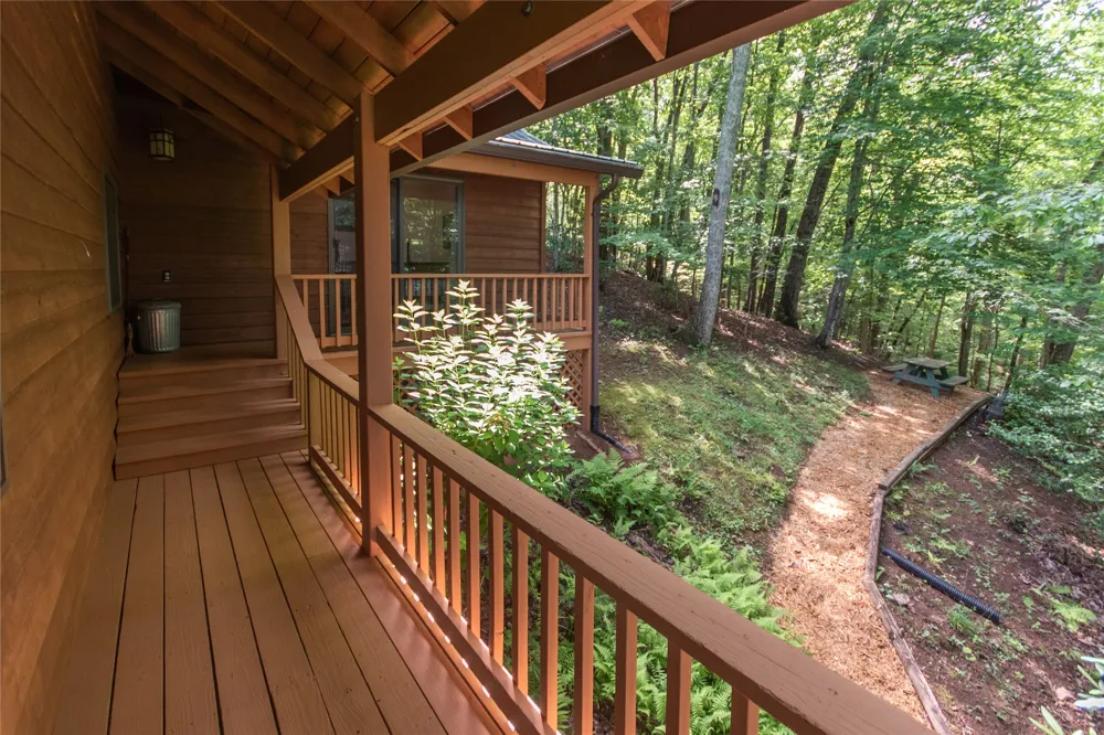 1424 Dowdle Mountain Road Franklin, NC 28734
