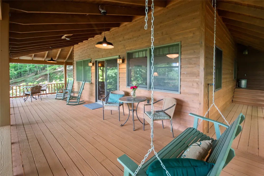 1424 Dowdle Mountain Road Franklin, NC 28734