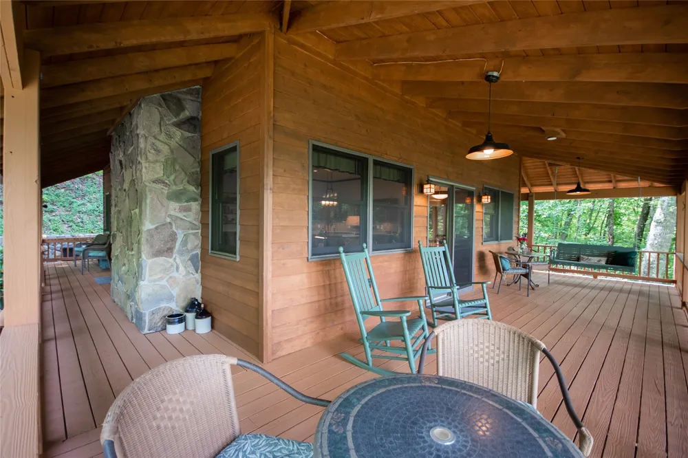 1424 Dowdle Mountain Road Franklin, NC 28734
