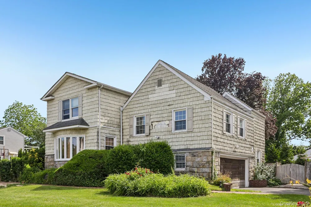 1304 Harbor Road Hewlett Harbor, NY 11557