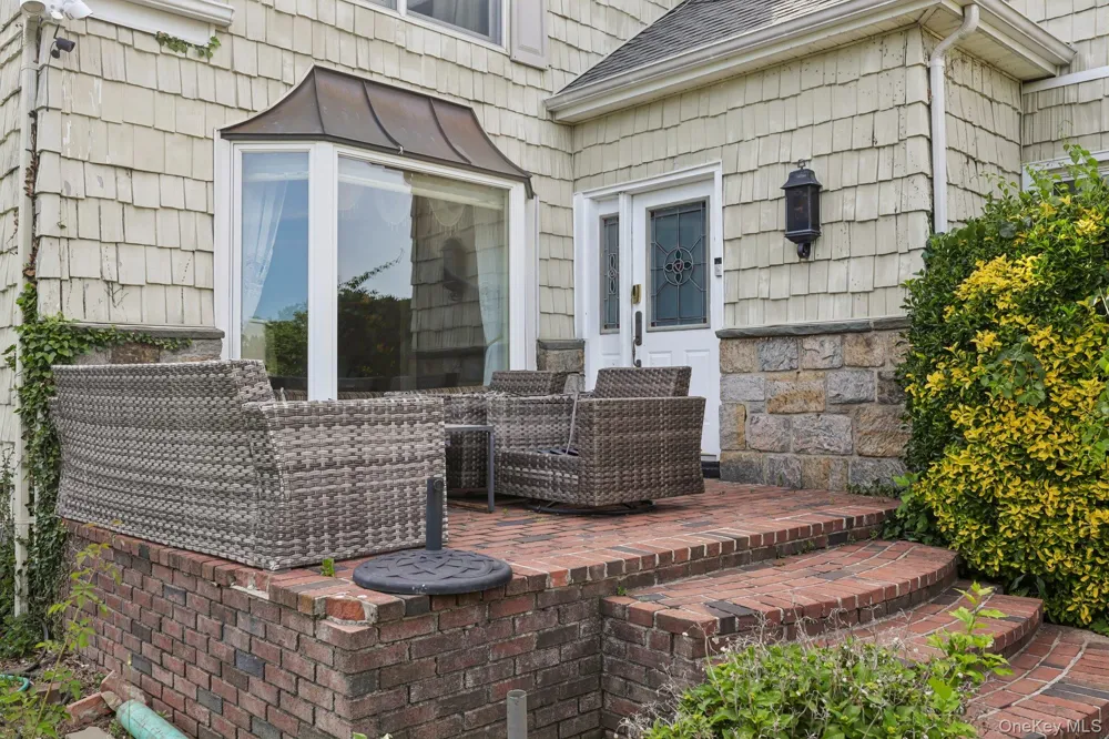 1304 Harbor Road Hewlett Harbor, NY 11557