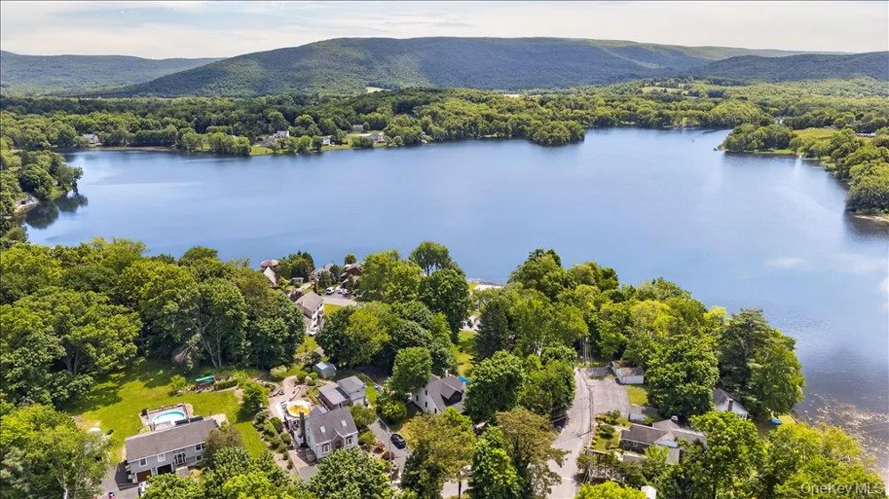 584 Shore Drive New Windsor, NY 12553