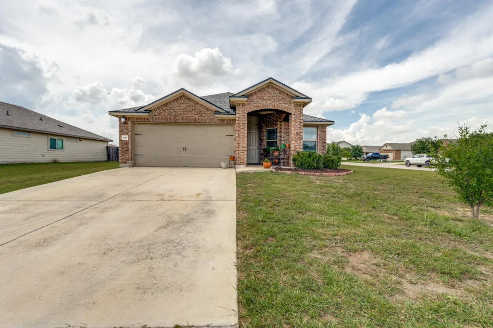 1618 Woodlands Drive Kyle, TX 78640