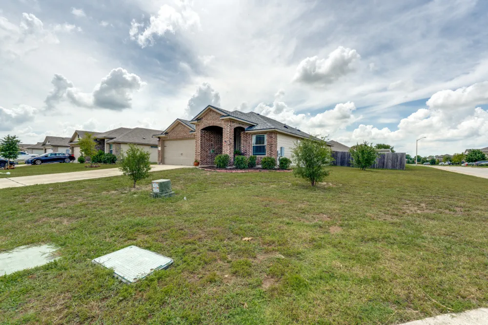 1618 Woodlands Drive Kyle, TX 78640