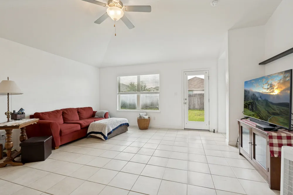 1618 Woodlands Drive Kyle, TX 78640