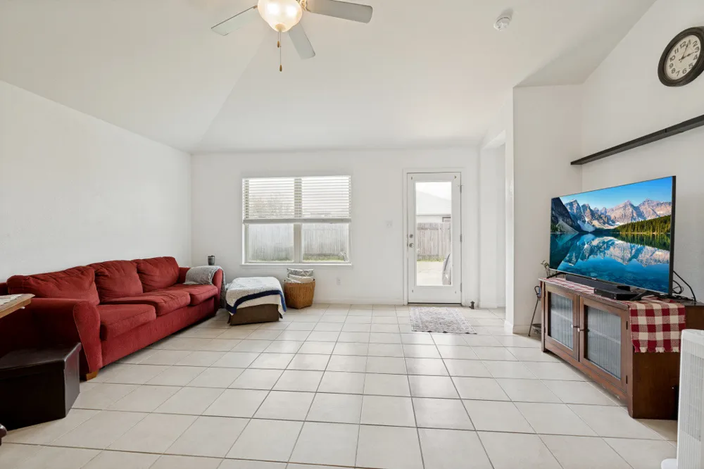 1618 Woodlands Drive Kyle, TX 78640