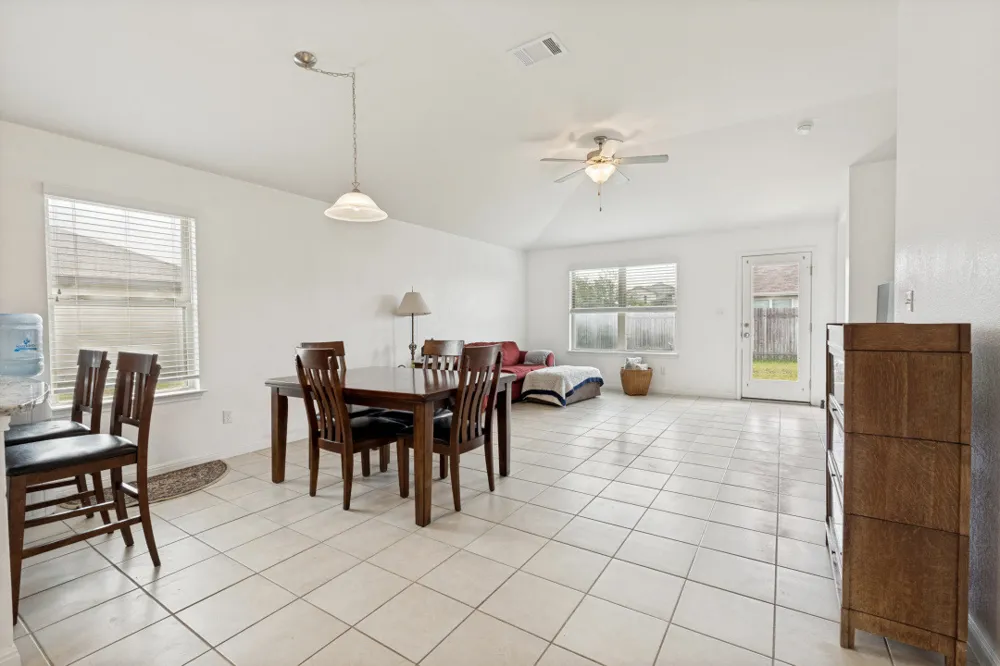 1618 Woodlands Drive Kyle, TX 78640