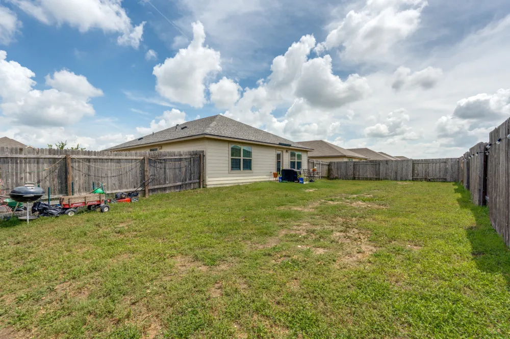 1618 Woodlands Drive Kyle, TX 78640