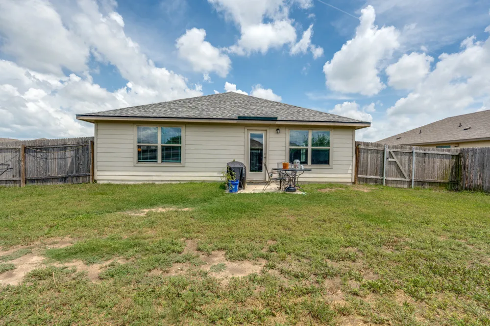 1618 Woodlands Drive Kyle, TX 78640