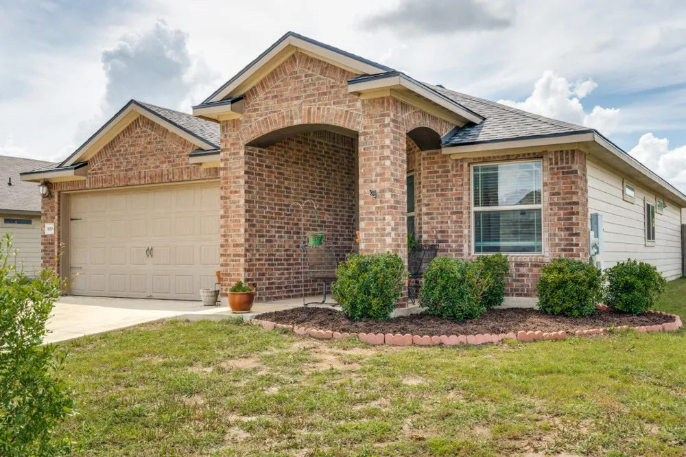 1618 Woodlands Drive Kyle, TX 78640