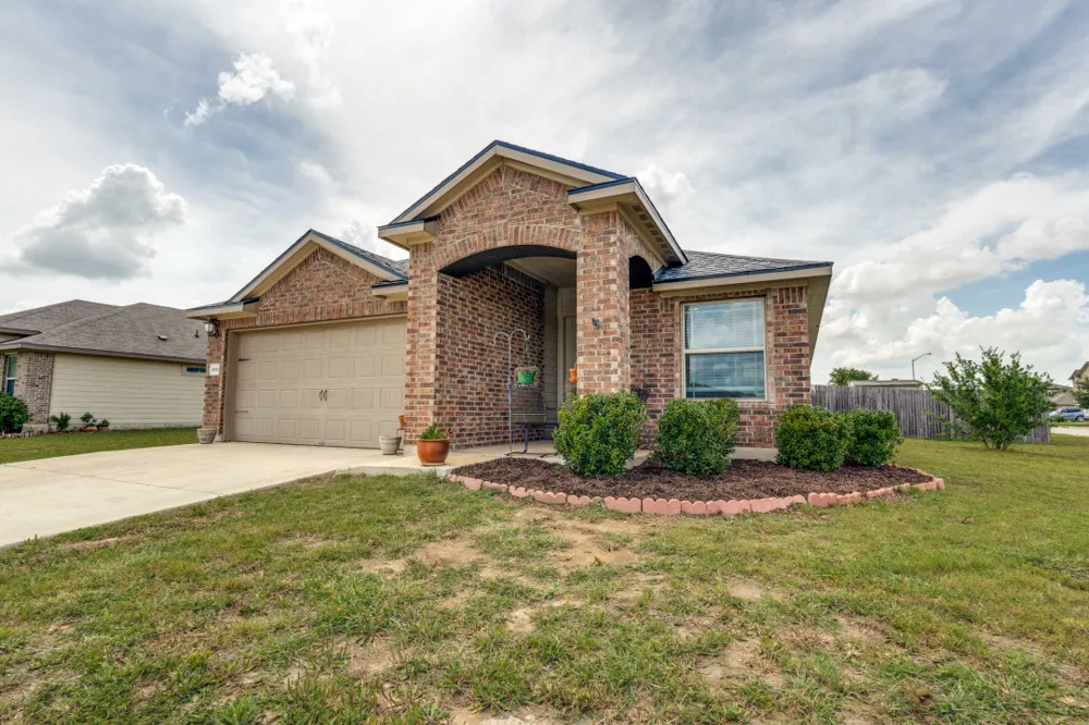 1618 Woodlands Drive Kyle, TX 78640