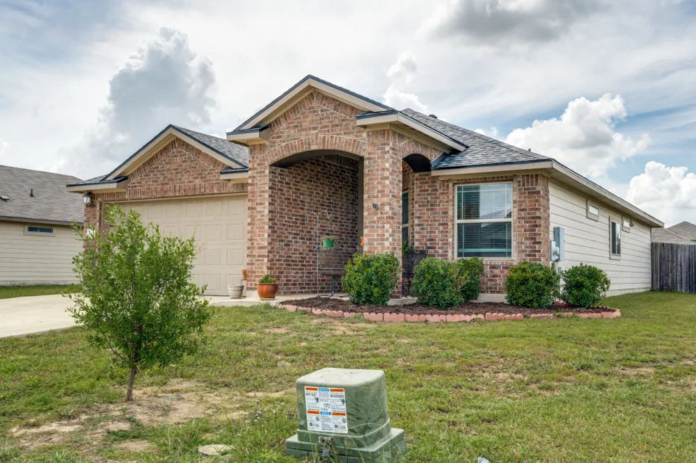 1618 Woodlands Drive Kyle, TX 78640