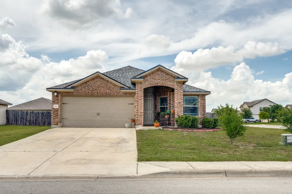 1618 Woodlands Drive Kyle, TX 78640