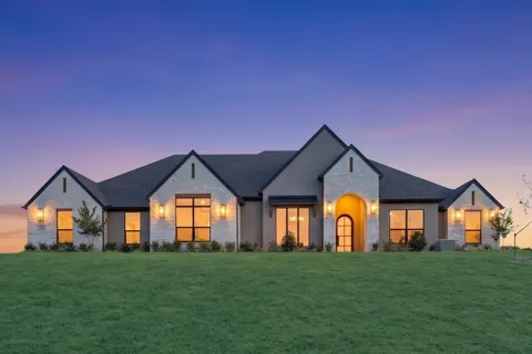 2212 Cotton Tail Way